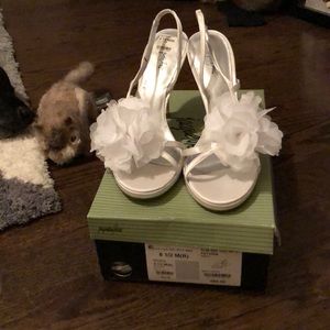 New White wedding heels size 8.5